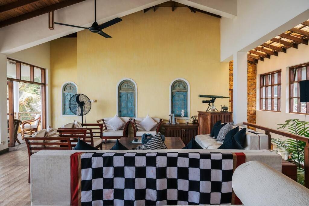 Santi Beach House With Pool & Beach Велигама Экстерьер фото
