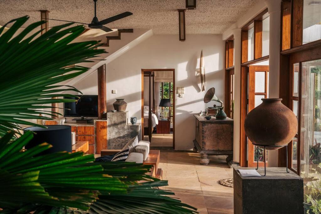 Santi Beach House With Pool & Beach Велигама Экстерьер фото