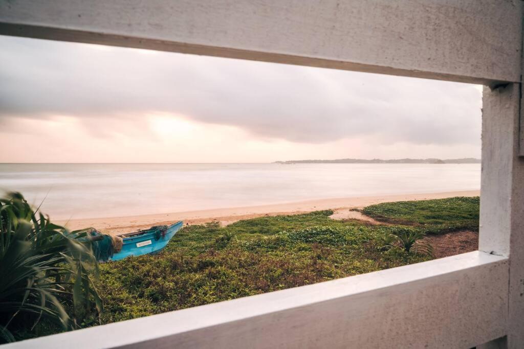 Santi Beach House With Pool & Beach Велигама Экстерьер фото