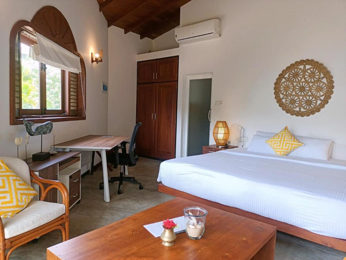Santi Beach House With Pool & Beach Велигама Экстерьер фото